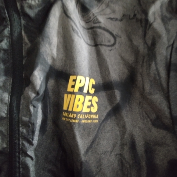 EUC H&M black and gray hooded Epic Videos windbreaker  Boys 12-14 - Picture 6 of 6